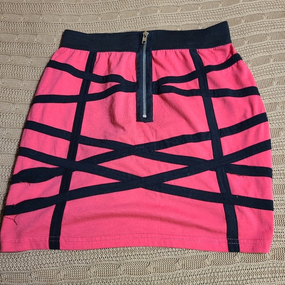 Love Culture Geometric striped mini skirt - Picture 3 of 5